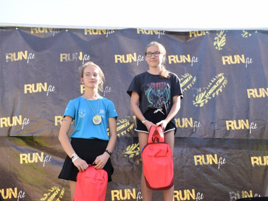 Run fit Kids w Tarnobrzegu. Mali zawodnicy w szaleńczym biegu z przeszkodami [zdjęcia]
