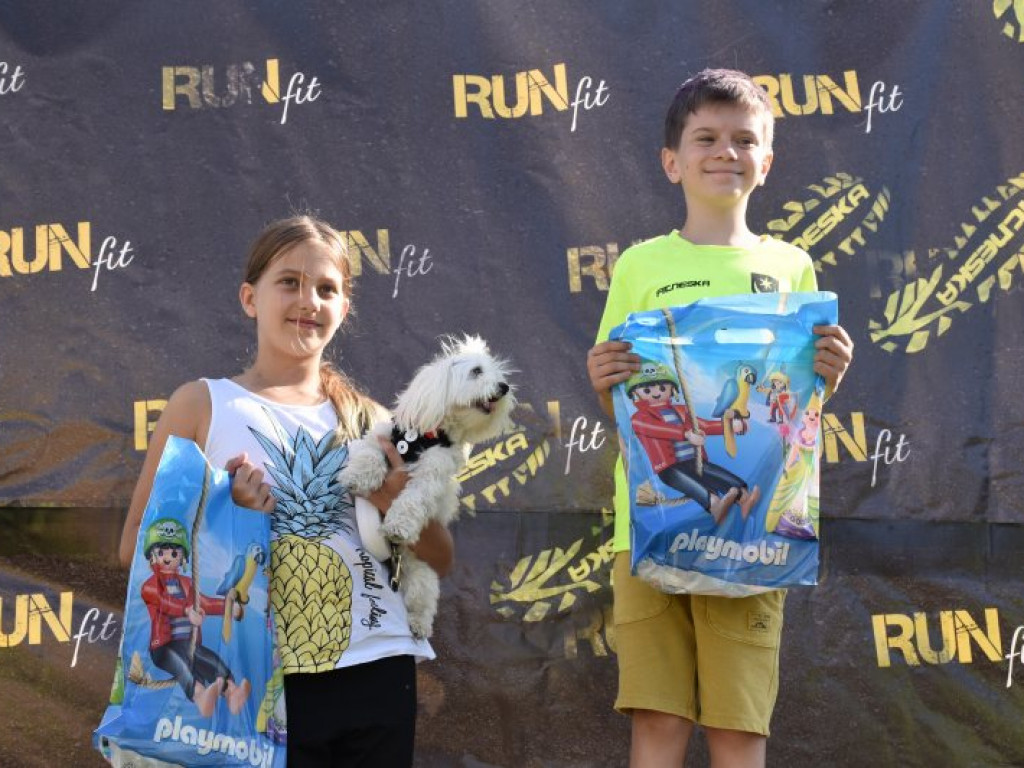 Run fit Kids w Tarnobrzegu. Mali zawodnicy w szaleńczym biegu z przeszkodami [zdjęcia]