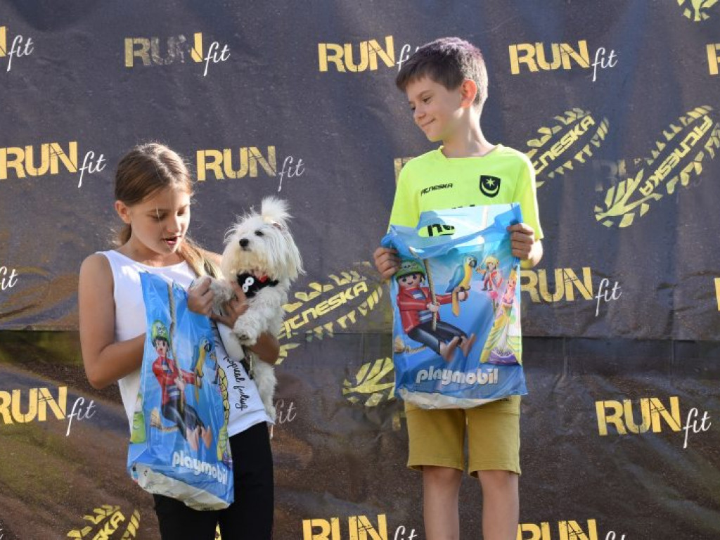 Run fit Kids w Tarnobrzegu. Mali zawodnicy w szaleńczym biegu z przeszkodami [zdjęcia]