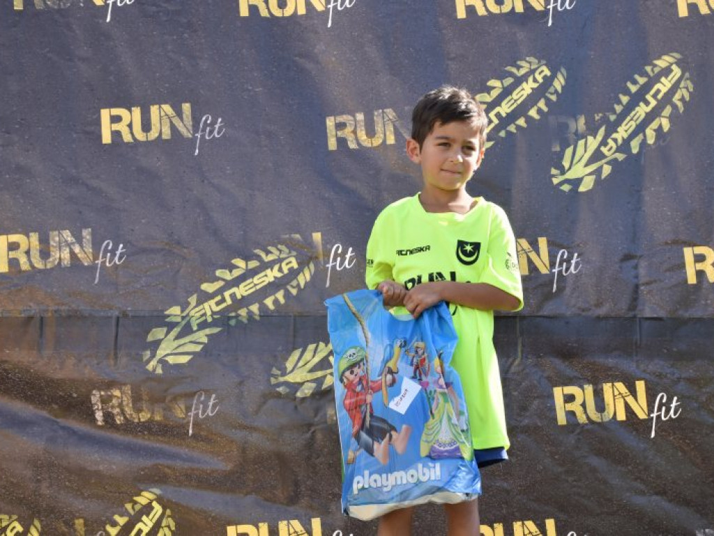 Run fit Kids w Tarnobrzegu. Mali zawodnicy w szaleńczym biegu z przeszkodami [zdjęcia]