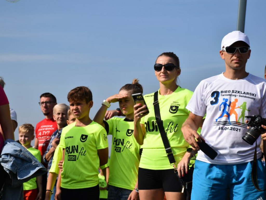 Run fit Kids w Tarnobrzegu. Mali zawodnicy w szaleńczym biegu z przeszkodami [zdjęcia]