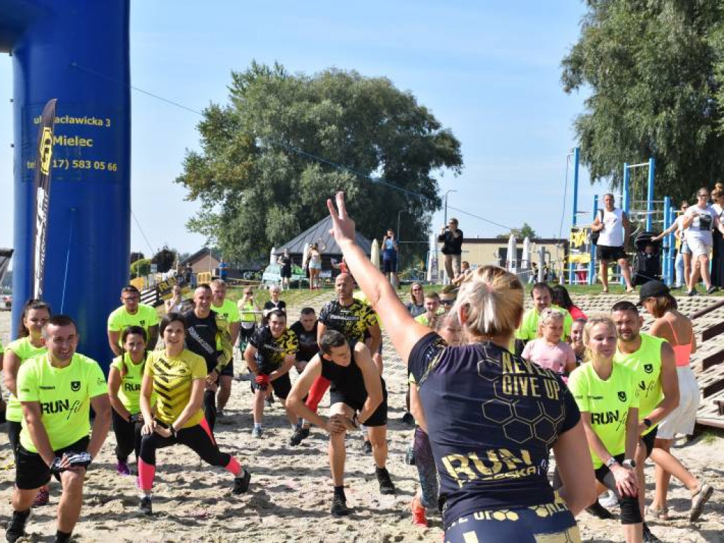 Run fit Elite w Tarnobrzegu. Przez piasek, błoto, wodę i zasieki  [zdjęcia]