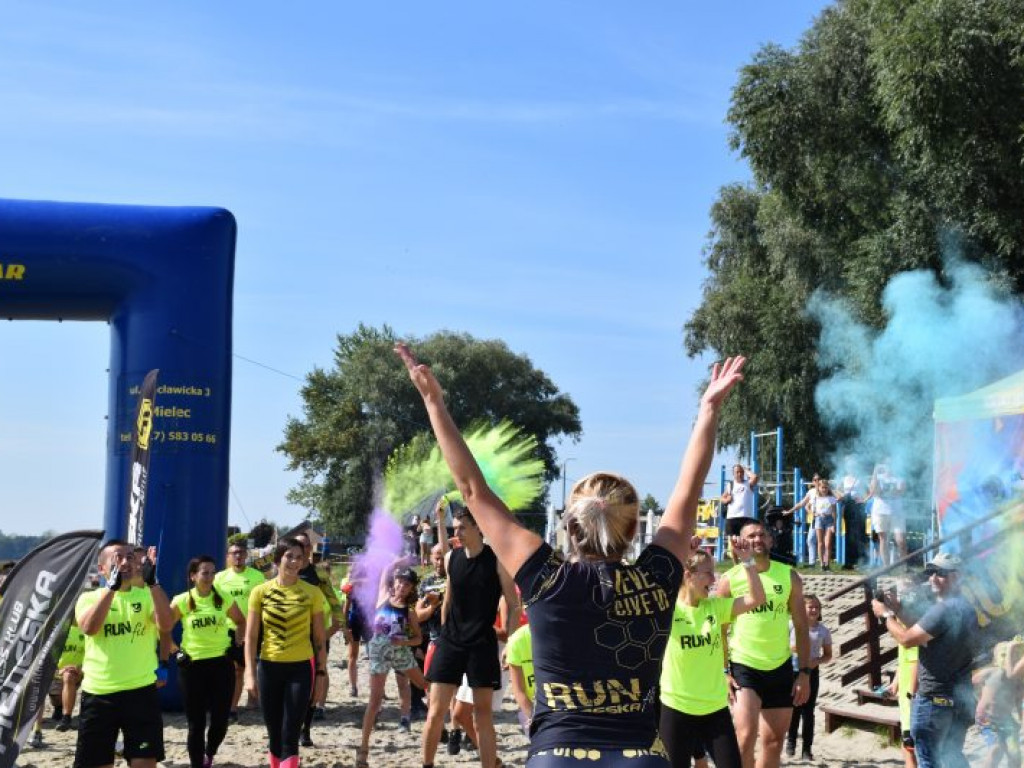 Run fit Elite w Tarnobrzegu. Przez piasek, błoto, wodę i zasieki  [zdjęcia]