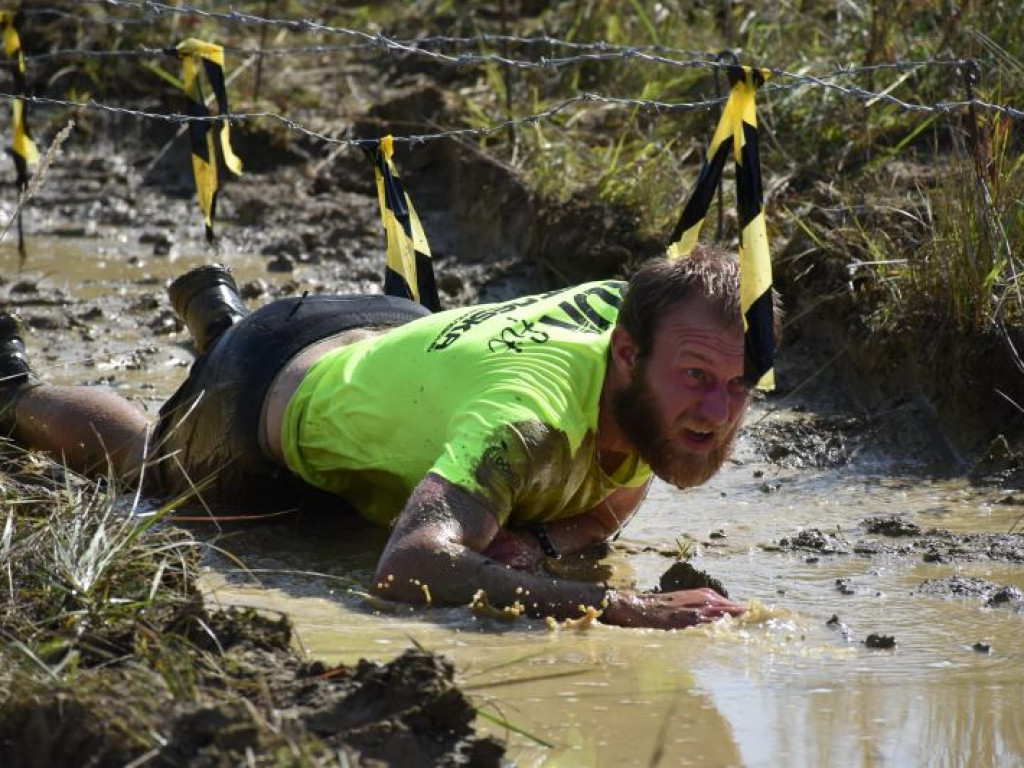 Run fit Elite w Tarnobrzegu. Przez piasek, błoto, wodę i zasieki  [zdjęcia]