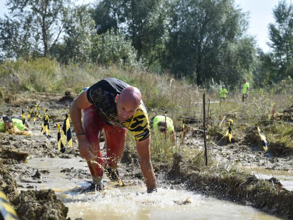 Run fit Elite w Tarnobrzegu. Przez piasek, błoto, wodę i zasieki  [zdjęcia]