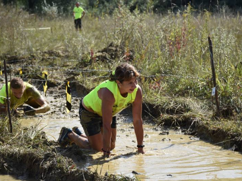 Run fit Elite w Tarnobrzegu. Przez piasek, błoto, wodę i zasieki  [zdjęcia]