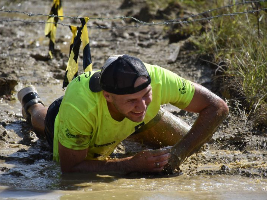 Run fit Elite w Tarnobrzegu. Przez piasek, błoto, wodę i zasieki  [zdjęcia]