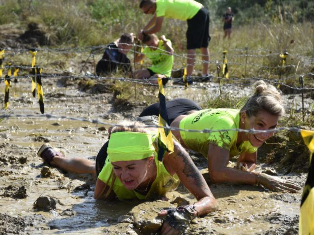 Run fit Elite w Tarnobrzegu. Przez piasek, błoto, wodę i zasieki  [zdjęcia]