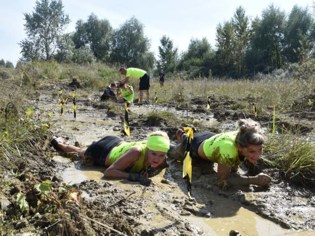 Run fit Elite w Tarnobrzegu. Przez piasek, błoto, wodę i zasieki  [zdjęcia]