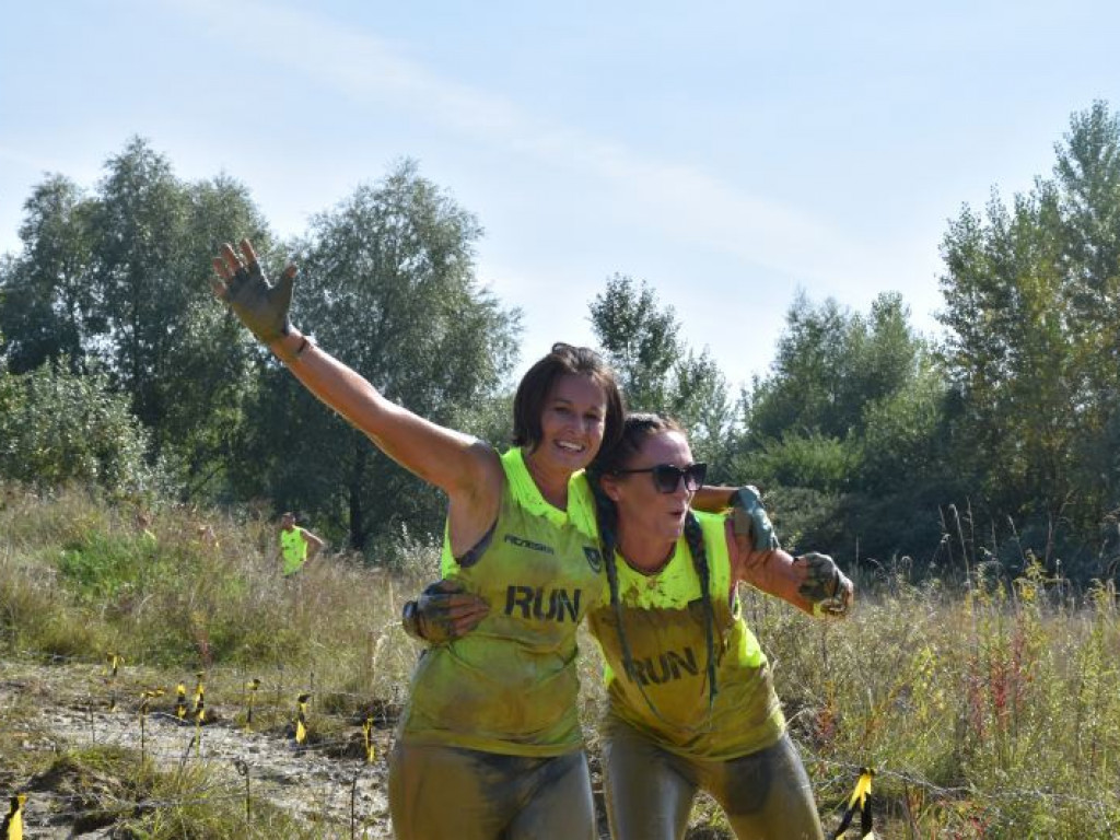 Run fit Elite w Tarnobrzegu. Przez piasek, błoto, wodę i zasieki  [zdjęcia]