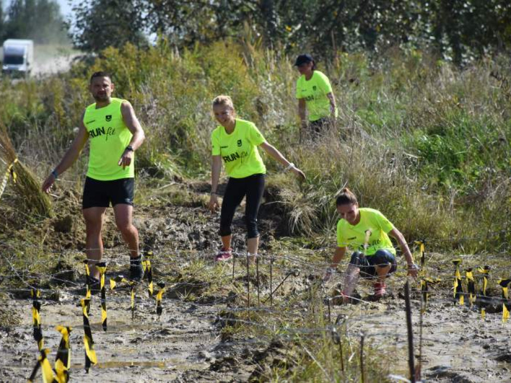 Run fit Elite w Tarnobrzegu. Przez piasek, błoto, wodę i zasieki  [zdjęcia]
