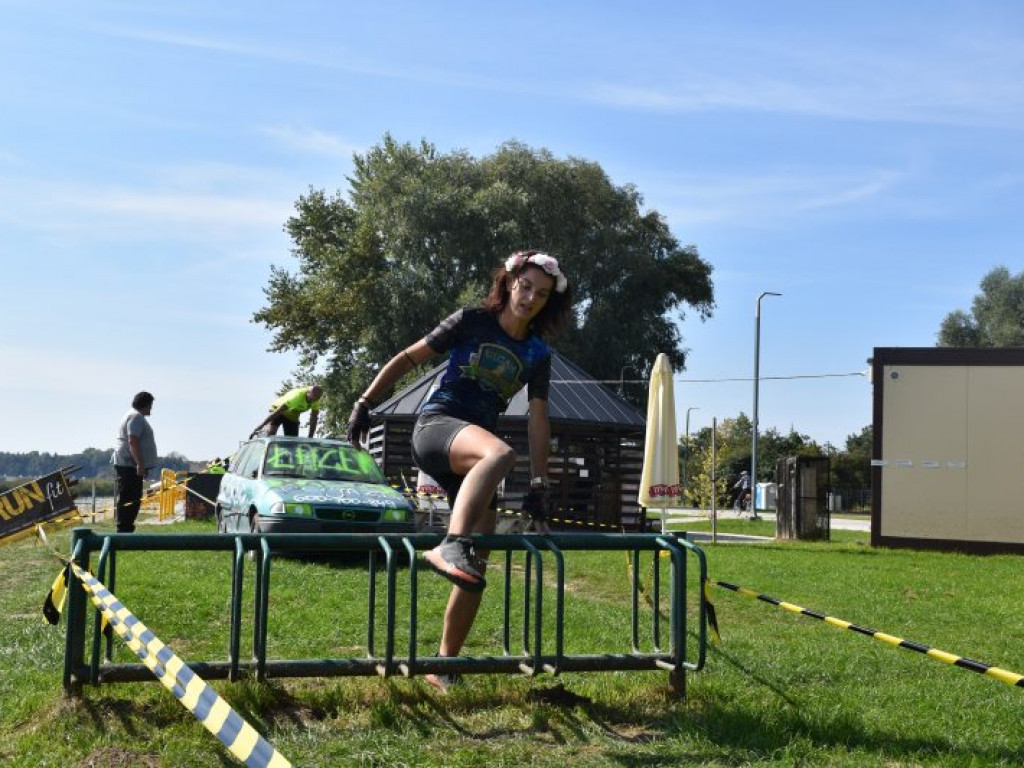 Run fit Elite w Tarnobrzegu. Przez piasek, błoto, wodę i zasieki  [zdjęcia]