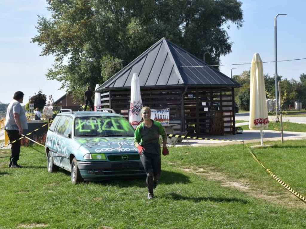 Run fit Elite w Tarnobrzegu. Przez piasek, błoto, wodę i zasieki  [zdjęcia]