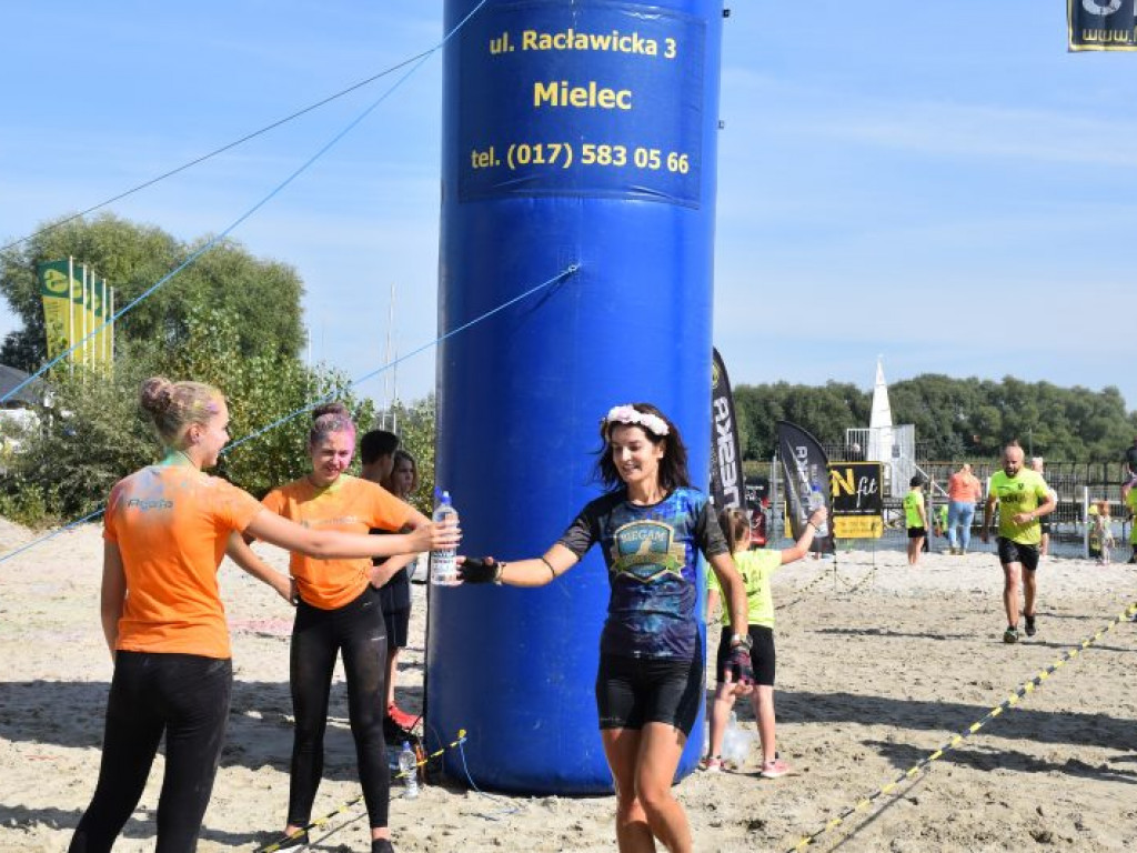 Run fit Elite w Tarnobrzegu. Przez piasek, błoto, wodę i zasieki  [zdjęcia]