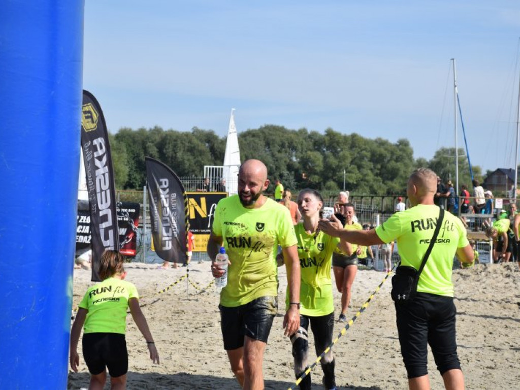 Run fit Elite w Tarnobrzegu. Przez piasek, błoto, wodę i zasieki  [zdjęcia]