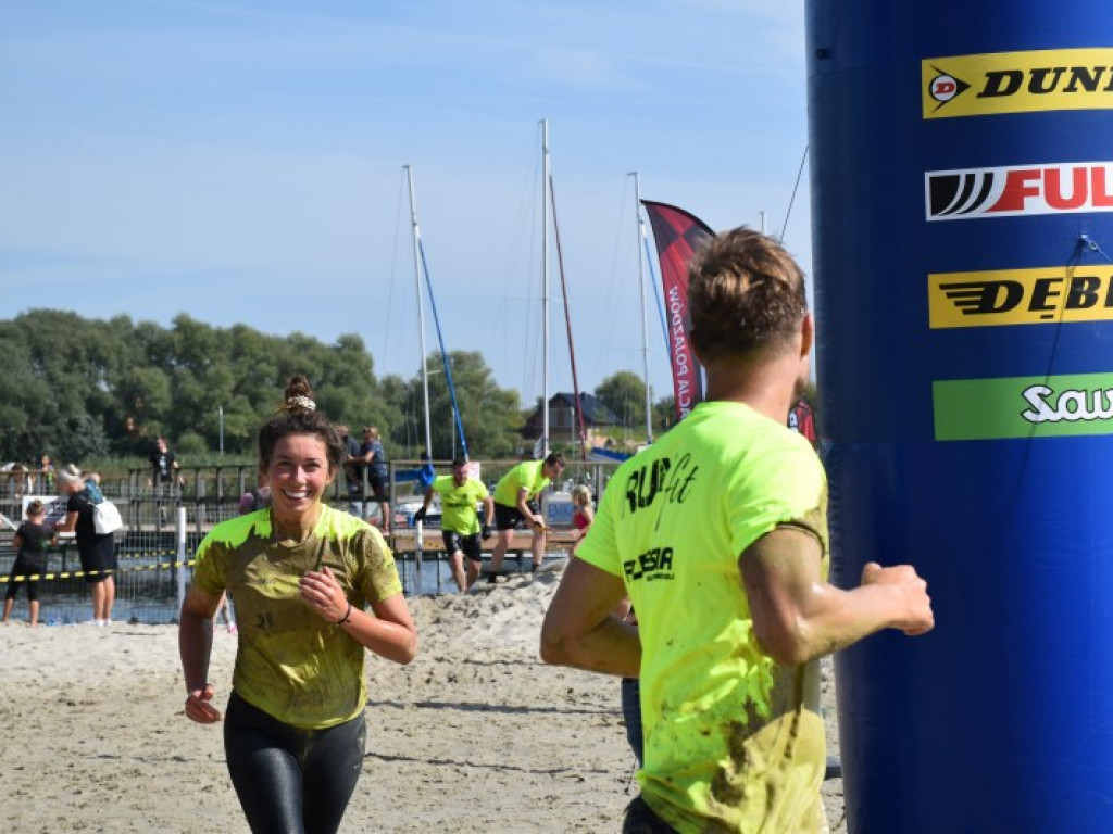 Run fit Elite w Tarnobrzegu. Przez piasek, błoto, wodę i zasieki  [zdjęcia]