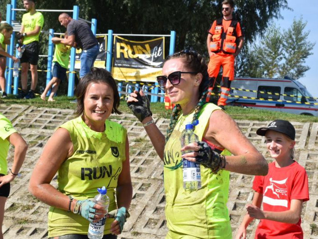 Run fit Elite w Tarnobrzegu. Przez piasek, błoto, wodę i zasieki  [zdjęcia]