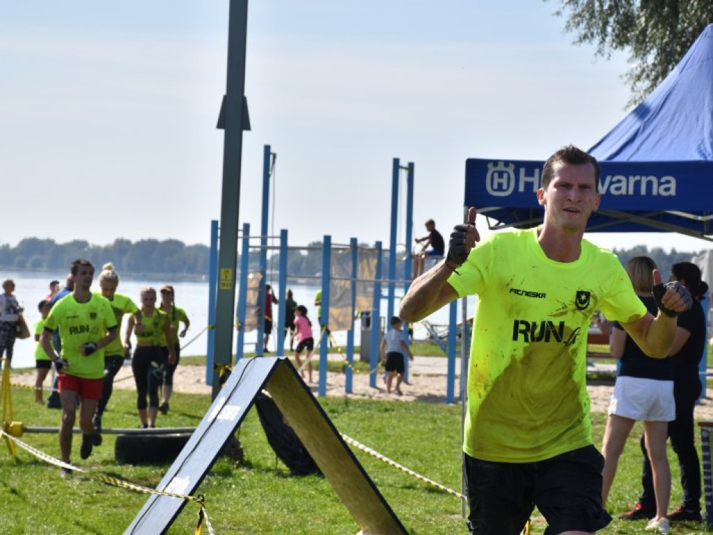 Run fit Elite w Tarnobrzegu. Przez piasek, błoto, wodę i zasieki  [zdjęcia]