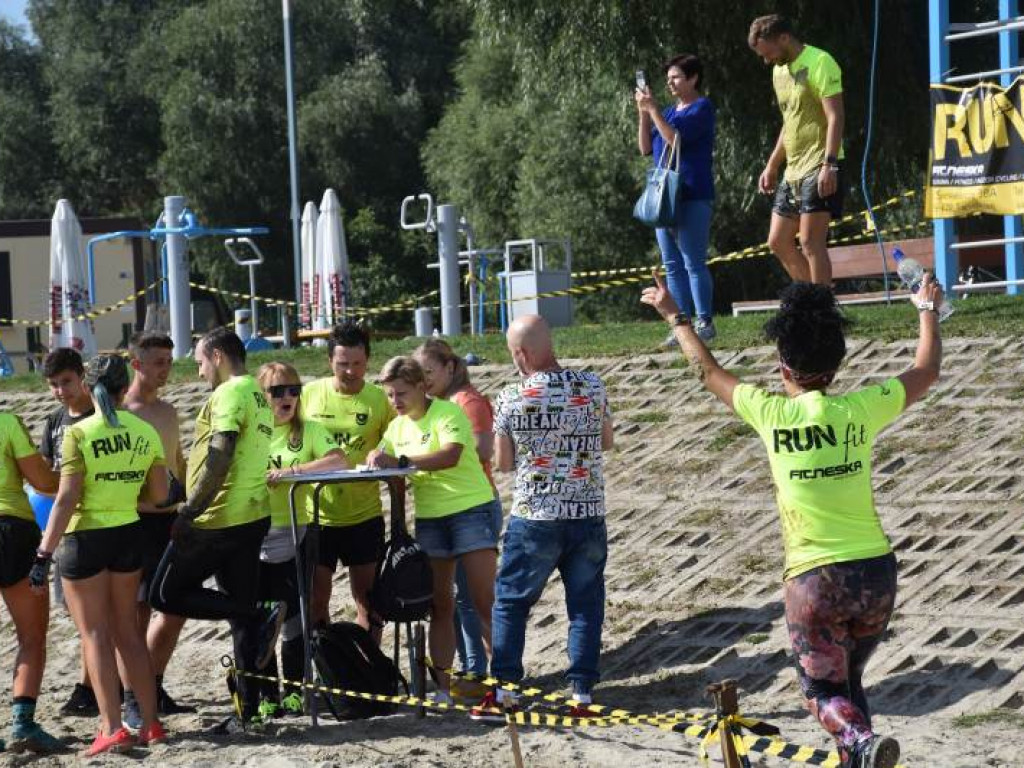 Run fit Elite w Tarnobrzegu. Przez piasek, błoto, wodę i zasieki  [zdjęcia]