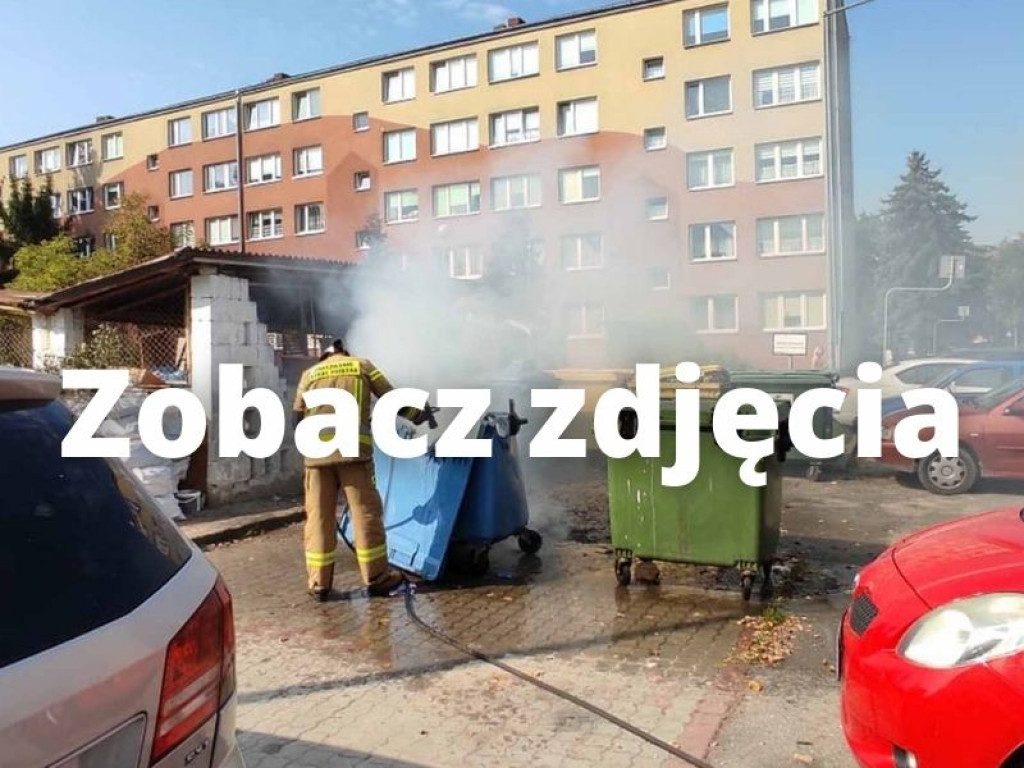 Pożar przy parkingu pełnym samochodów na ul. Matejki. Paliły się kontenery [zdjęcia]