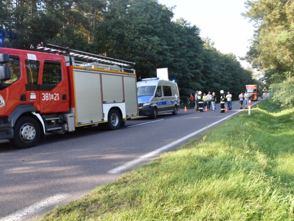Śmiertelny wypadek na drodze Tarnobrzeg - Mielec. Tir potrącił kobietę [zdjęcia]