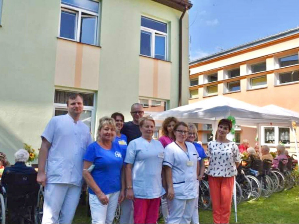 Podopieczni Zakładu Pielęgnacyjno-Opiekuńczego w Tarnobrzegu kosztowali smaków lata [zdjęcia]