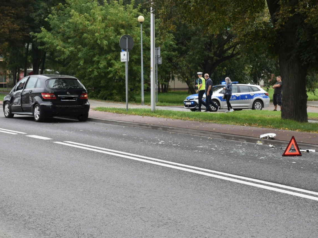 Tarnobrzeg. Zdarzenie osobówki z Tirem pod marketem Kaufland [zdjęcia]