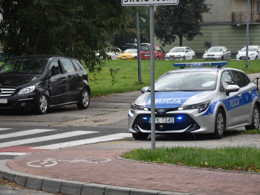 Tarnobrzeg. Zdarzenie osobówki z Tirem pod marketem Kaufland [zdjęcia]