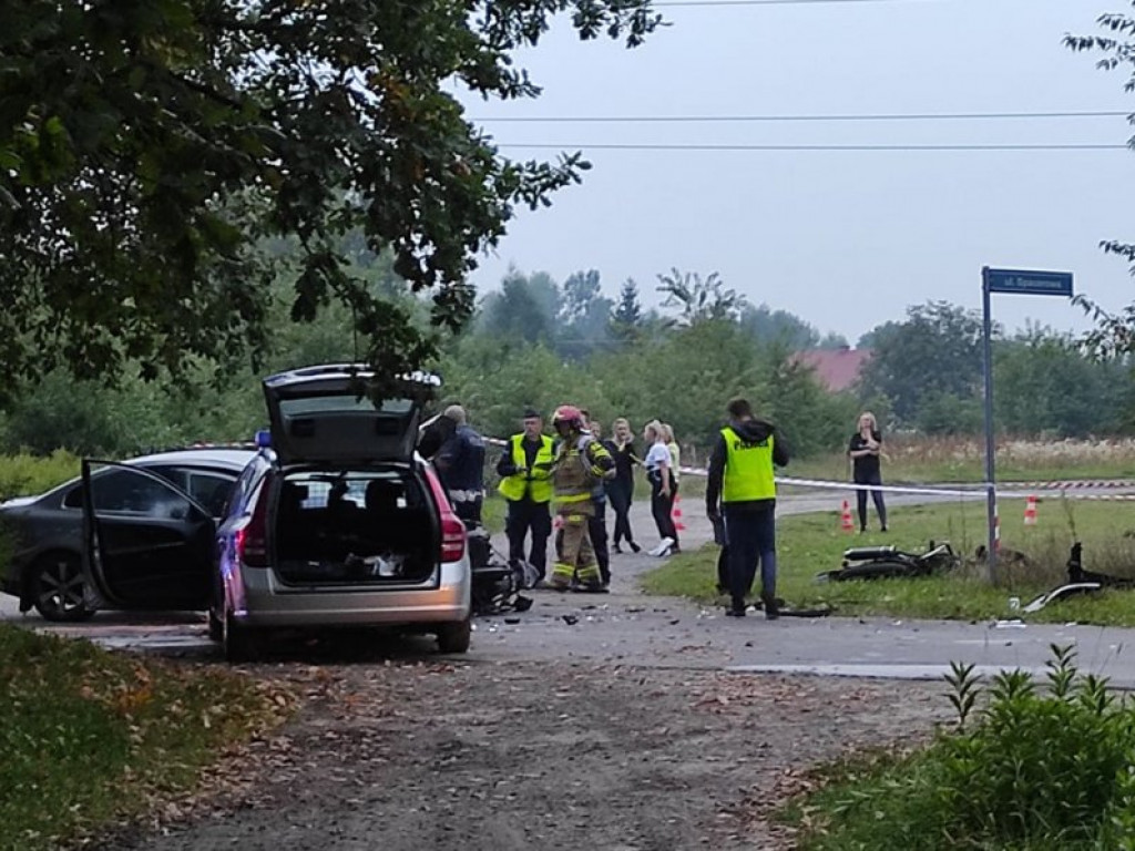 Fatalny finał policyjnego pościgu pod Tarnobrzegiem. Policjanci i kierowcy w szpitalu [zdjęcia]