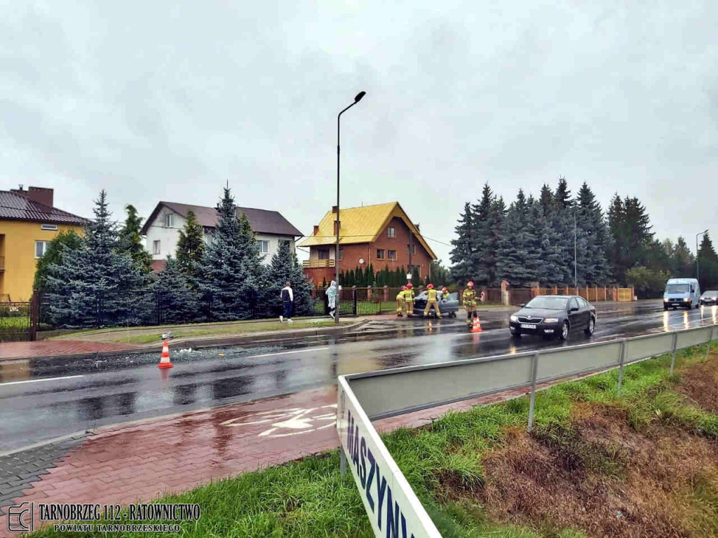 Tarnobrzeg. Zderzenie dwóch osobówek na ul. Warszawskiej [zdjęcia]