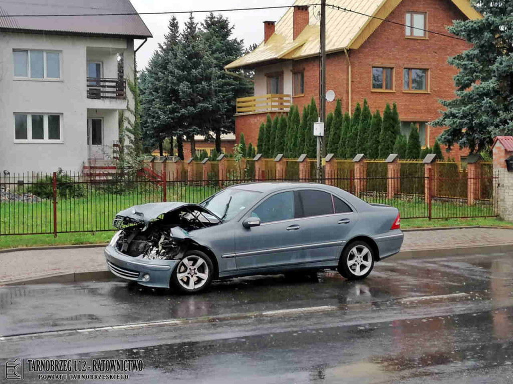 Tarnobrzeg. Zderzenie dwóch osobówek na ul. Warszawskiej [zdjęcia]