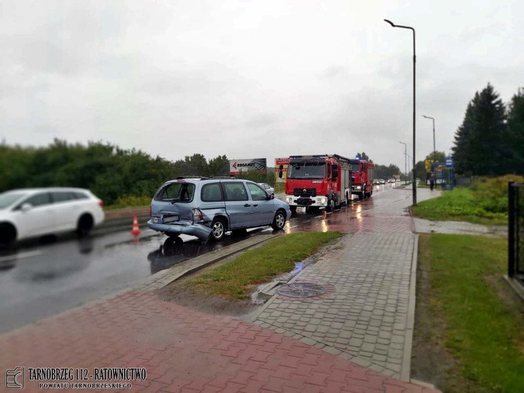 Tarnobrzeg. Zderzenie dwóch osobówek na ul. Warszawskiej [zdjęcia]