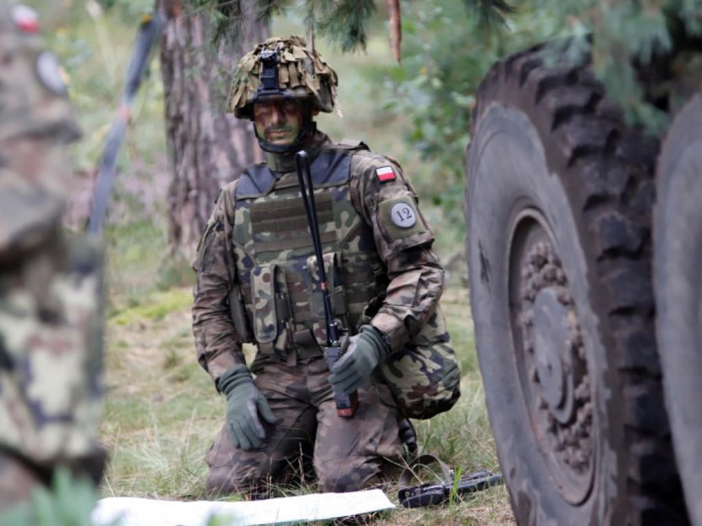 Ostre strzelanie w Nowej Dębie i utrudnienia na drogach [zdjęcia]