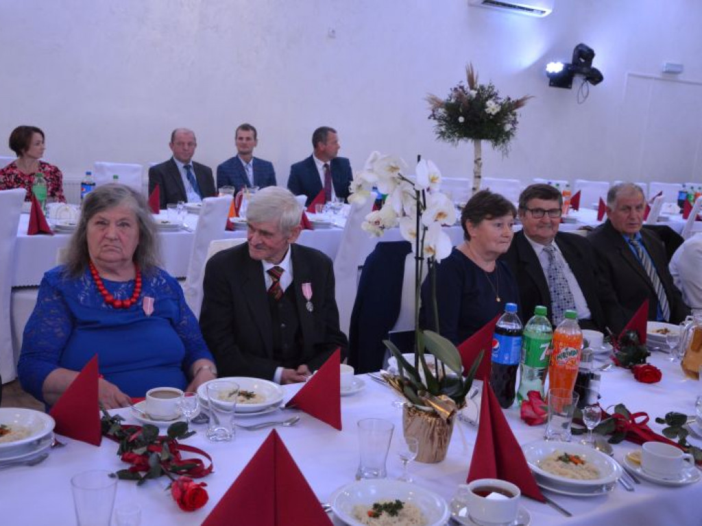 Blisko 50 par małżeńskich z gminy Klimontów otrzymało medale nadane przez Prezydenta RP [zdjęcia]