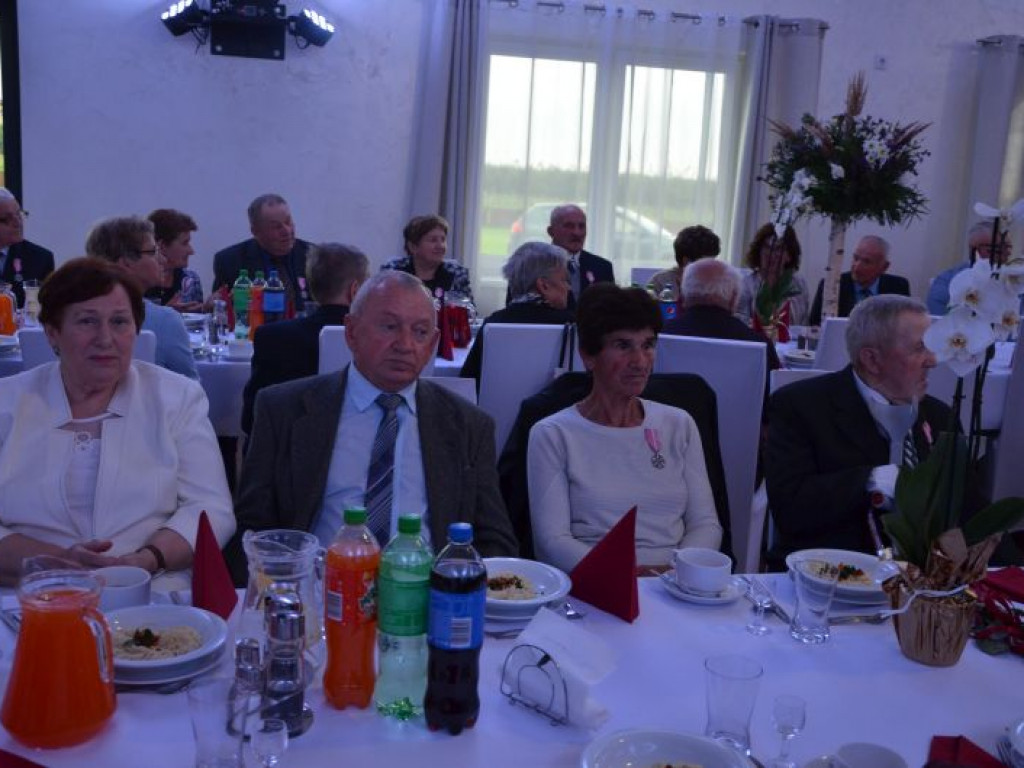 Blisko 50 par małżeńskich z gminy Klimontów otrzymało medale nadane przez Prezydenta RP [zdjęcia]
