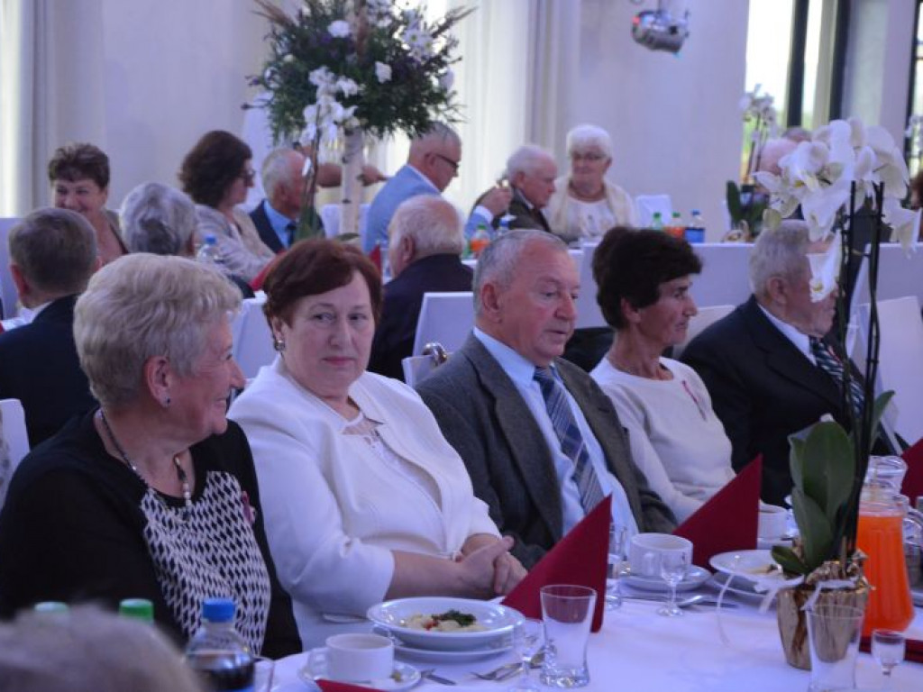Blisko 50 par małżeńskich z gminy Klimontów otrzymało medale nadane przez Prezydenta RP [zdjęcia]