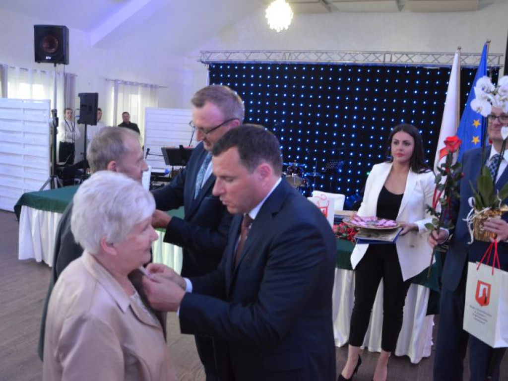 Blisko 50 par małżeńskich z gminy Klimontów otrzymało medale nadane przez Prezydenta RP [zdjęcia]