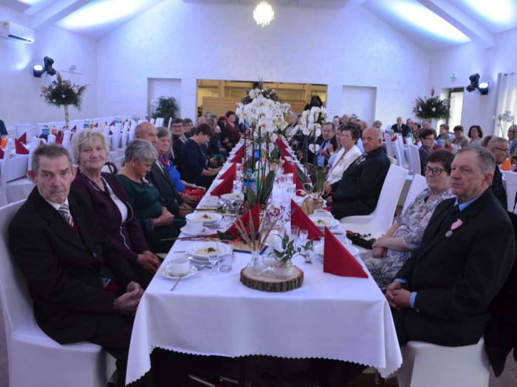 Blisko 50 par małżeńskich z gminy Klimontów otrzymało medale nadane przez Prezydenta RP [zdjęcia]