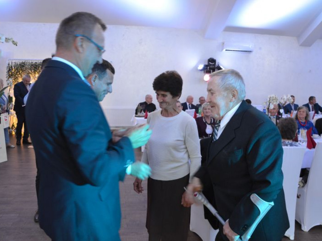 Blisko 50 par małżeńskich z gminy Klimontów otrzymało medale nadane przez Prezydenta RP [zdjęcia]