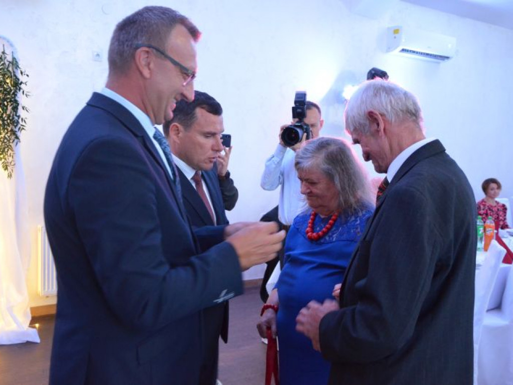 Blisko 50 par małżeńskich z gminy Klimontów otrzymało medale nadane przez Prezydenta RP [zdjęcia]