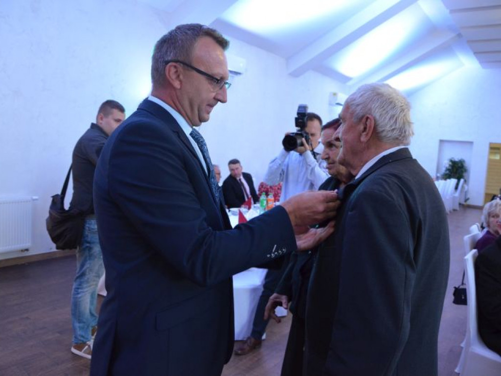 Blisko 50 par małżeńskich z gminy Klimontów otrzymało medale nadane przez Prezydenta RP [zdjęcia]