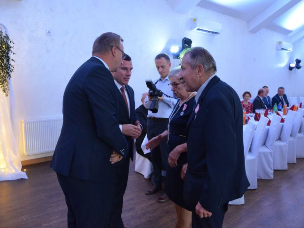 Blisko 50 par małżeńskich z gminy Klimontów otrzymało medale nadane przez Prezydenta RP [zdjęcia]