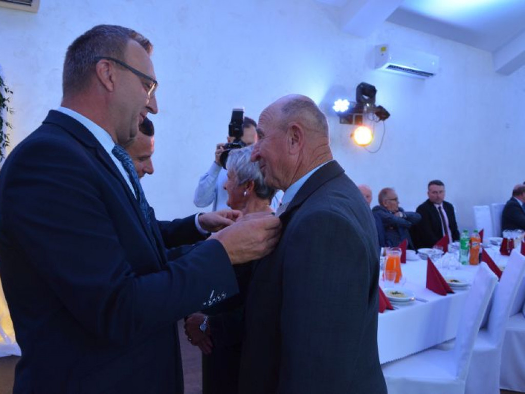 Blisko 50 par małżeńskich z gminy Klimontów otrzymało medale nadane przez Prezydenta RP [zdjęcia]
