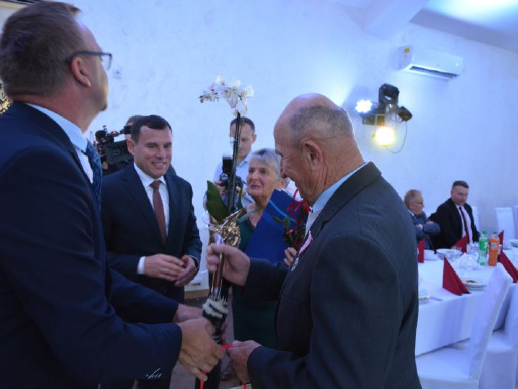 Blisko 50 par małżeńskich z gminy Klimontów otrzymało medale nadane przez Prezydenta RP [zdjęcia]
