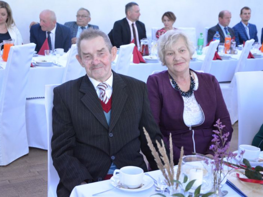 Blisko 50 par małżeńskich z gminy Klimontów otrzymało medale nadane przez Prezydenta RP [zdjęcia]