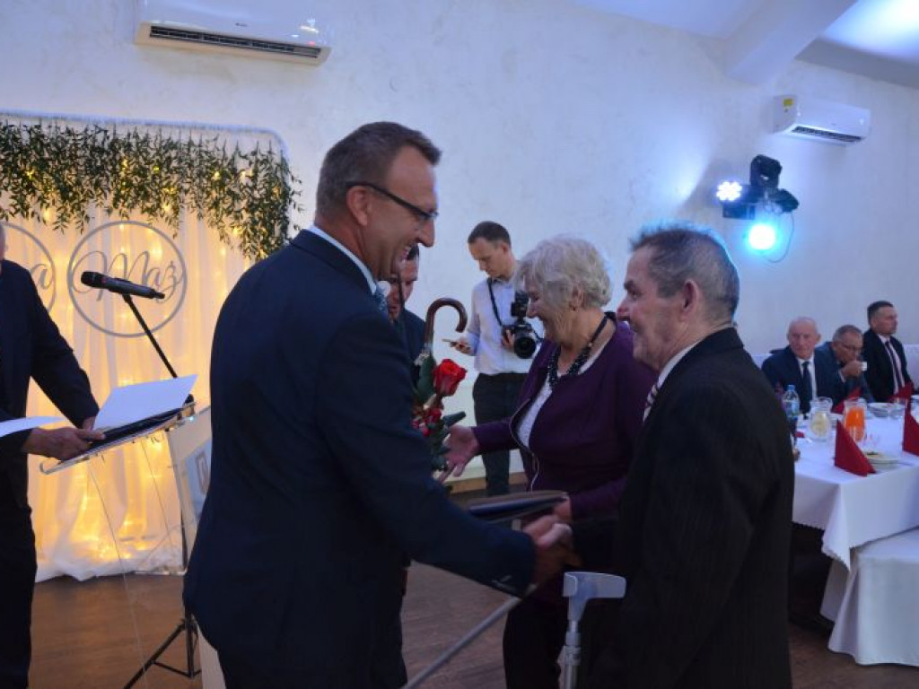 Blisko 50 par małżeńskich z gminy Klimontów otrzymało medale nadane przez Prezydenta RP [zdjęcia]
