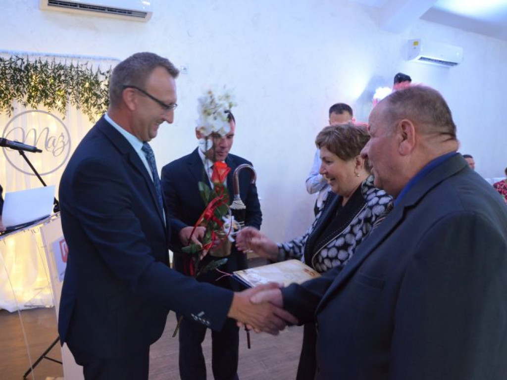 Blisko 50 par małżeńskich z gminy Klimontów otrzymało medale nadane przez Prezydenta RP [zdjęcia]