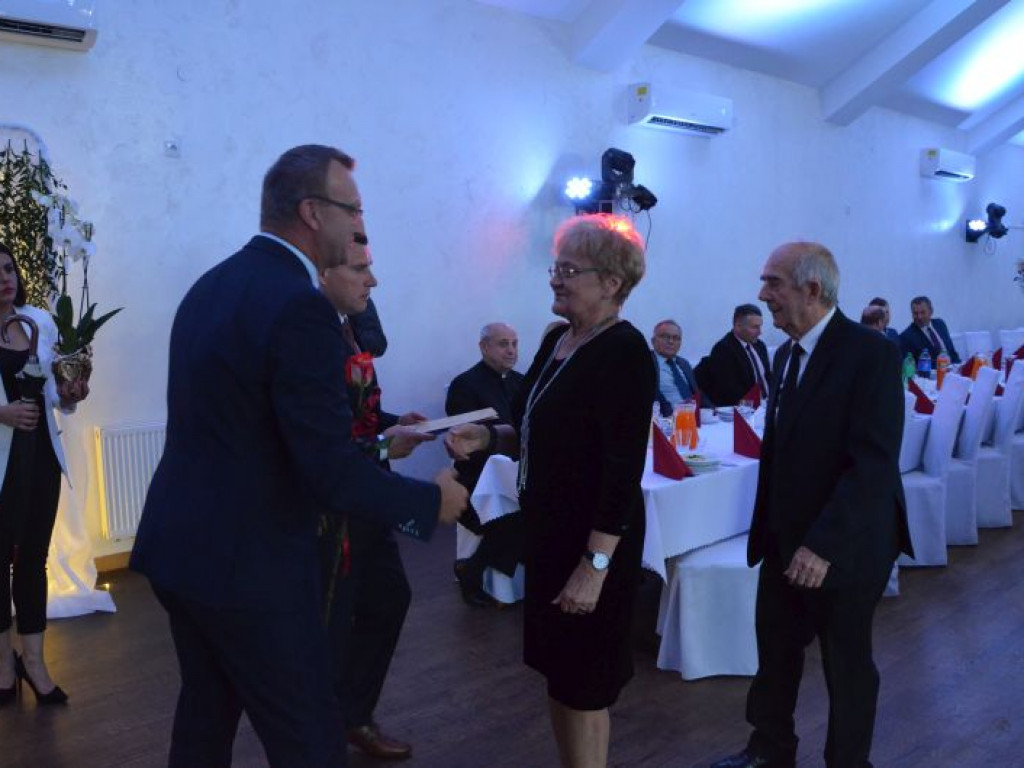 Blisko 50 par małżeńskich z gminy Klimontów otrzymało medale nadane przez Prezydenta RP [zdjęcia]