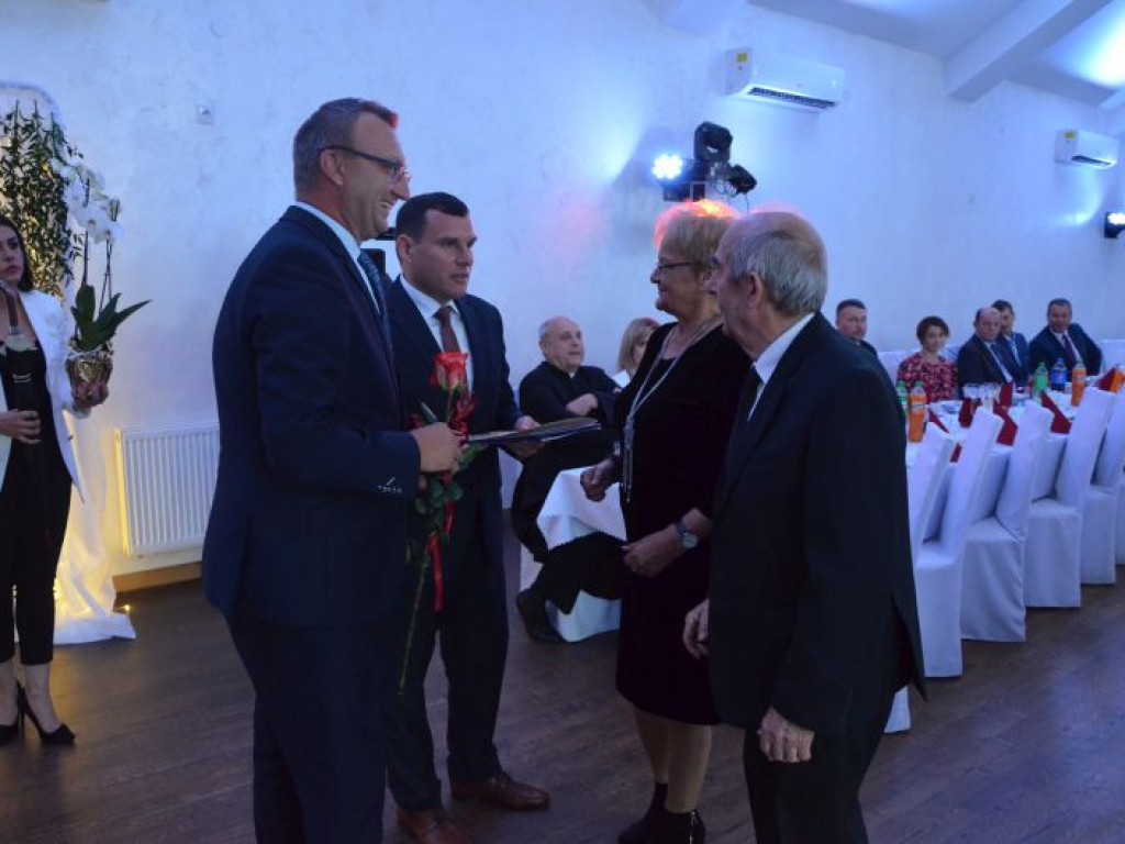Blisko 50 par małżeńskich z gminy Klimontów otrzymało medale nadane przez Prezydenta RP [zdjęcia]