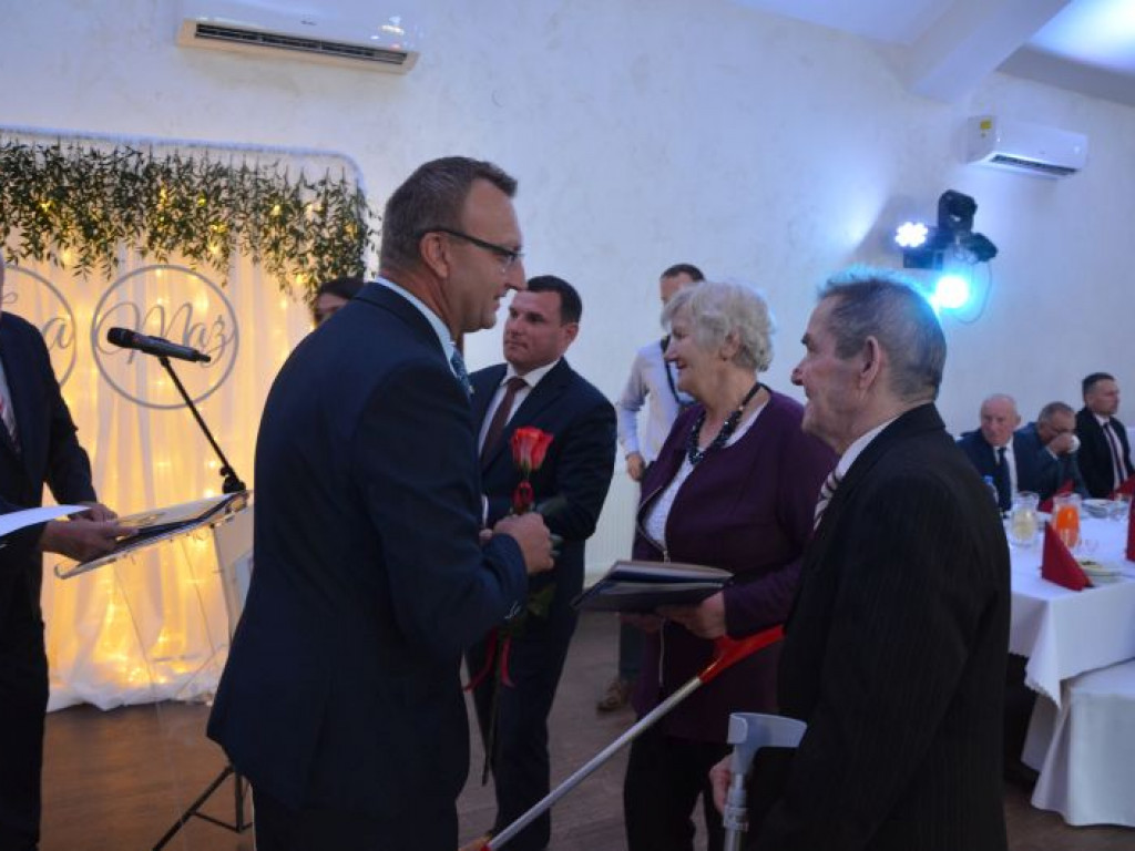 Blisko 50 par małżeńskich z gminy Klimontów otrzymało medale nadane przez Prezydenta RP [zdjęcia]